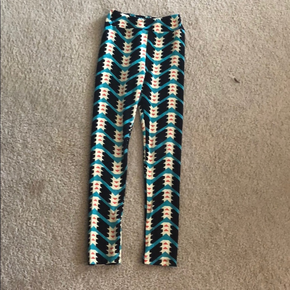Arrow print LuLaRoe leggings.